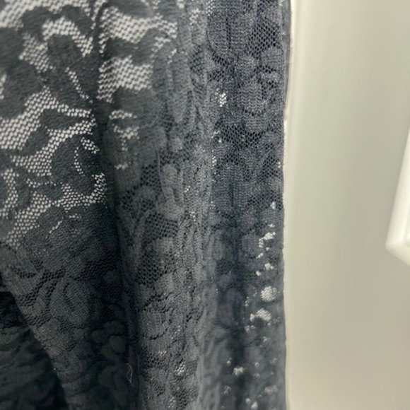 TRIBECA STUDIO LACE MOCK NECK IN BLACK - SIZE SMALL - Picture 4 of 5